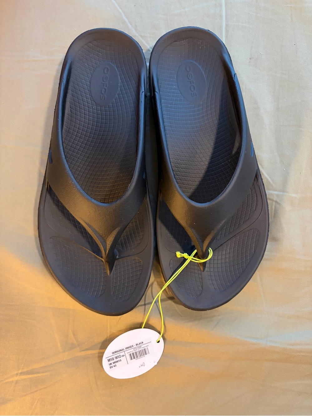 OOFOS Black Unisex Recovery Flip Flops